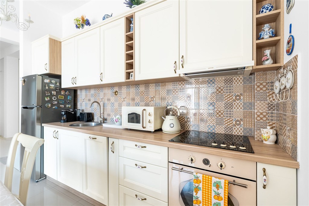 na-prodej-moderni-apartman-s-panoramatickym-vyhledem-na-more-v-becici-cerna-hora