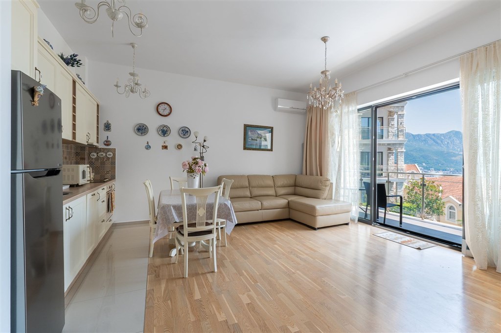 na-prodej-moderni-apartman-s-panoramatickym-vyhledem-na-more-v-becici-cerna-hora