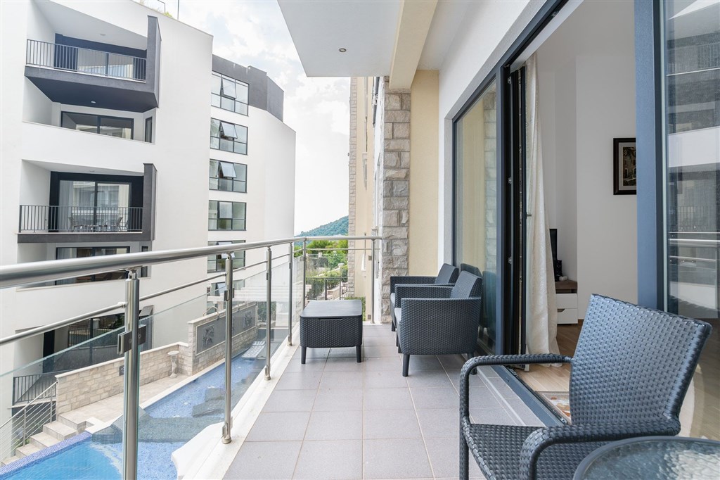 na-prodej-moderni-apartman-s-panoramatickym-vyhledem-na-more-v-becici-cerna-hora