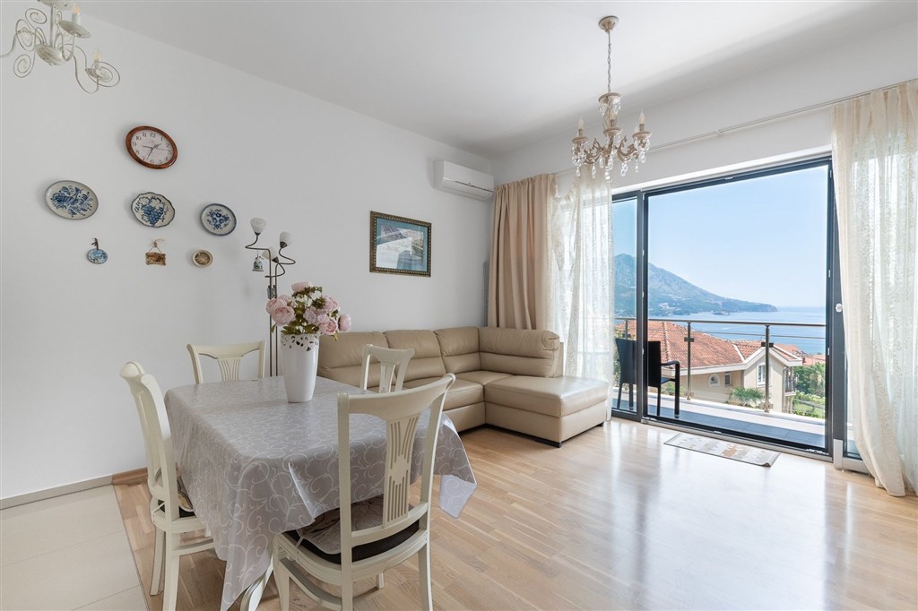 na-prodej-moderni-apartman-s-panoramatickym-vyhledem-na-more-v-becici-cerna-hora