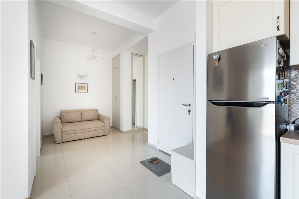 na-prodej-moderni-apartman-s-panoramatickym-vyhledem-na-more-v-becici-cerna-hora