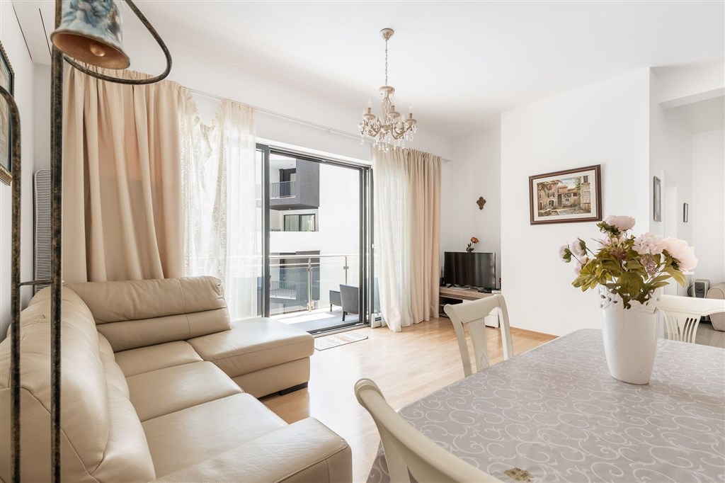 na-prodej-moderni-apartman-s-panoramatickym-vyhledem-na-more-v-becici-cerna-hora