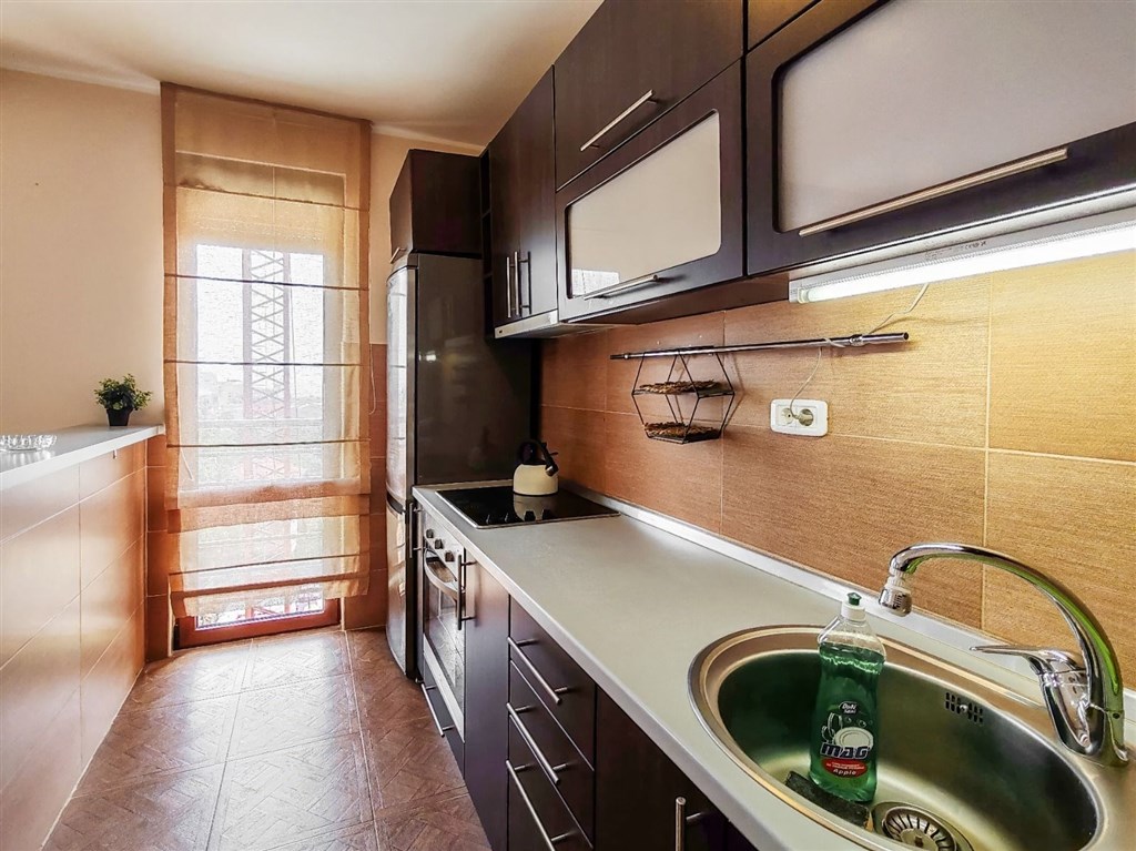 na-prodej-svetly-tri-loznicovy-apartman-v-budve-cerna-hora