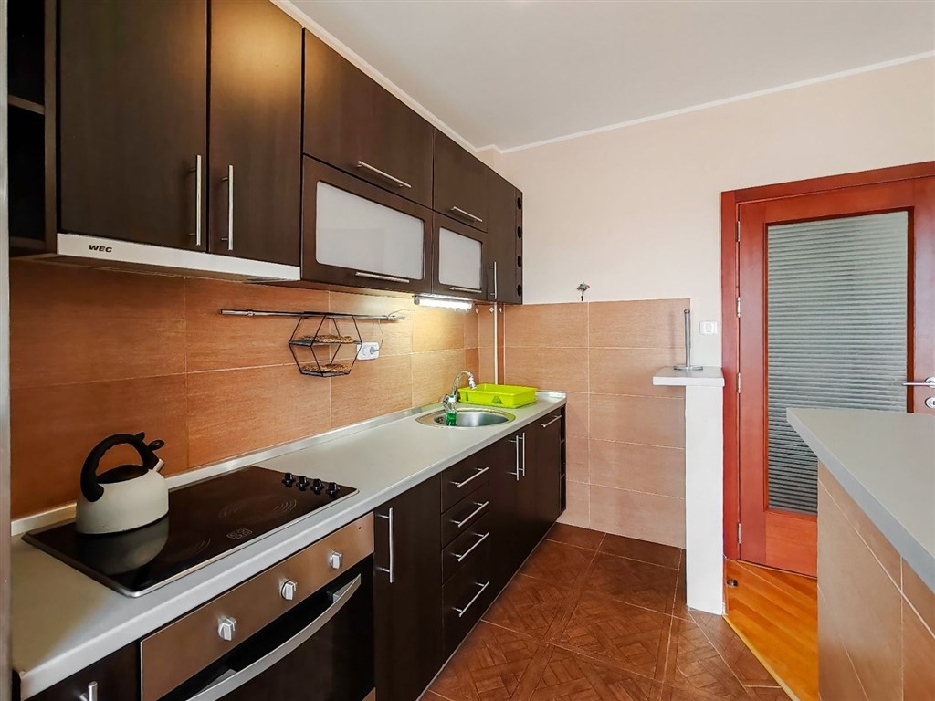 na-prodej-svetly-tri-loznicovy-apartman-v-budve-cerna-hora