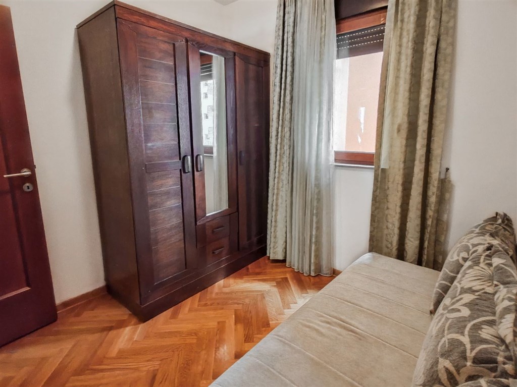 na-prodej-svetly-tri-loznicovy-apartman-v-budve-cerna-hora