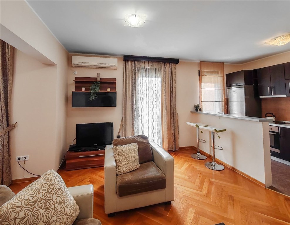 na-prodej-svetly-tri-loznicovy-apartman-v-budve-cerna-hora