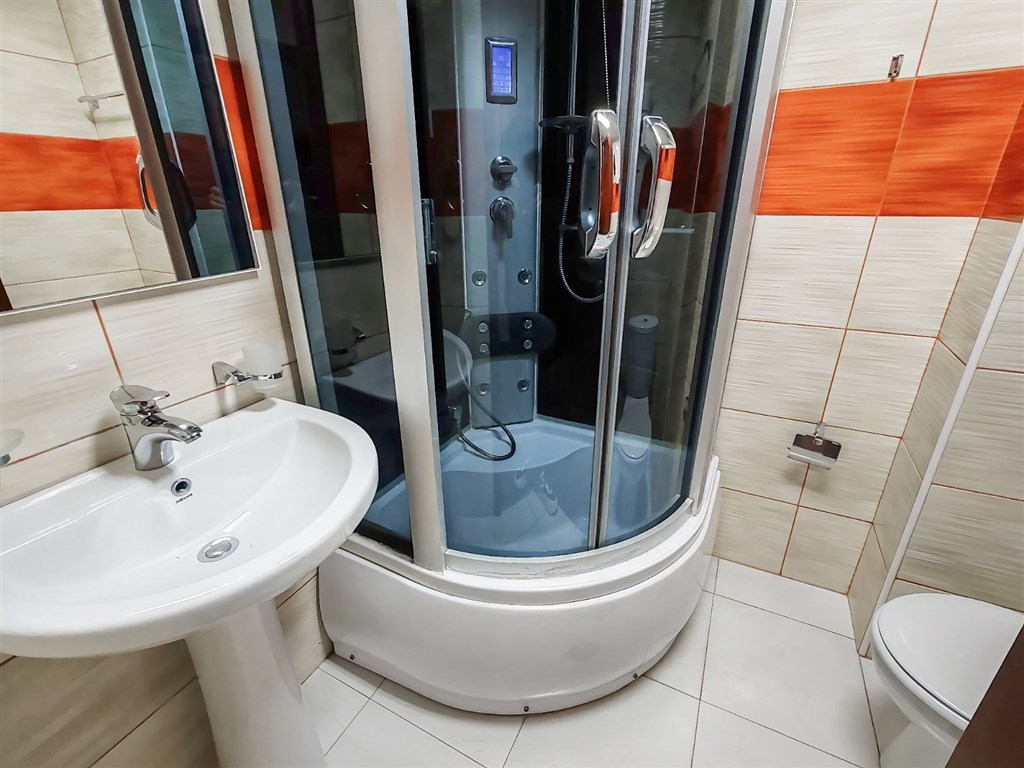 na-prodej-svetly-tri-loznicovy-apartman-v-budve-cerna-hora