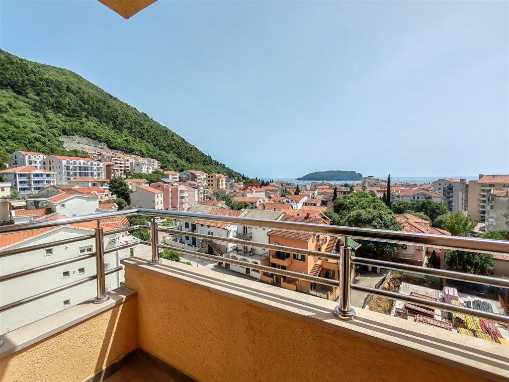 na-prodej-svetly-tri-loznicovy-apartman-v-budve-cerna-hora