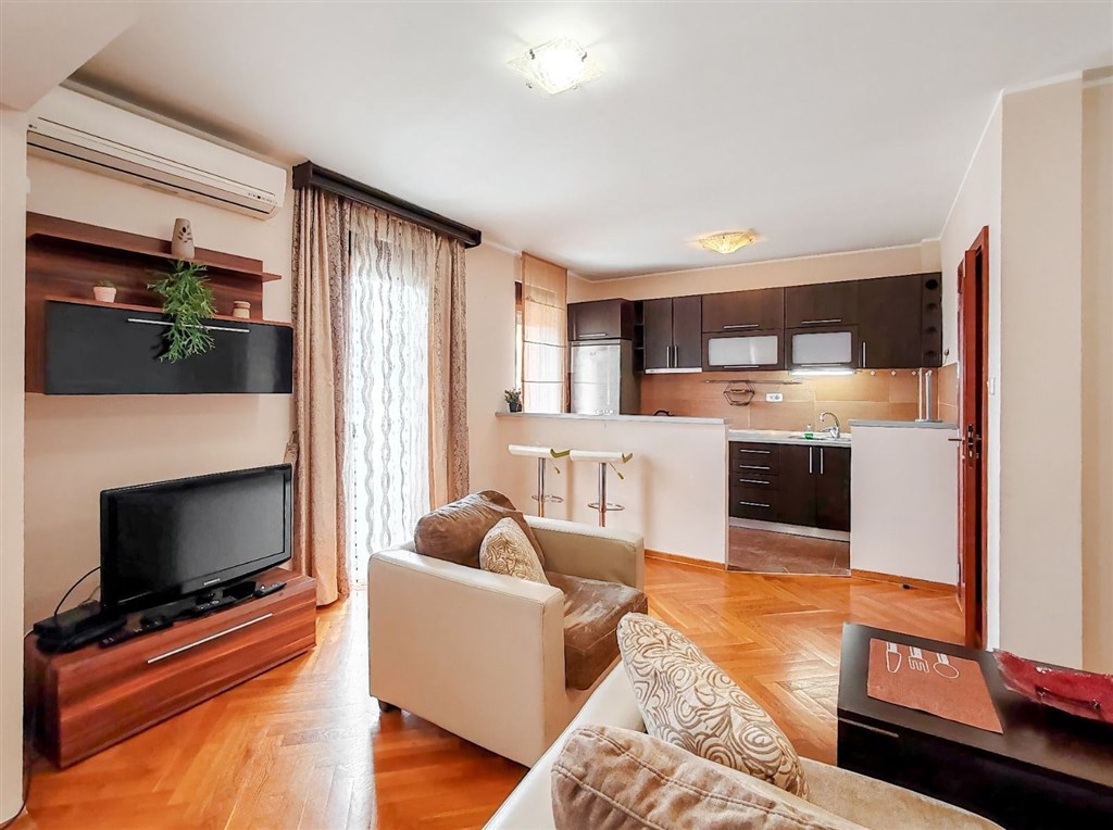 na-prodej-svetly-tri-loznicovy-apartman-v-budve-cerna-hora