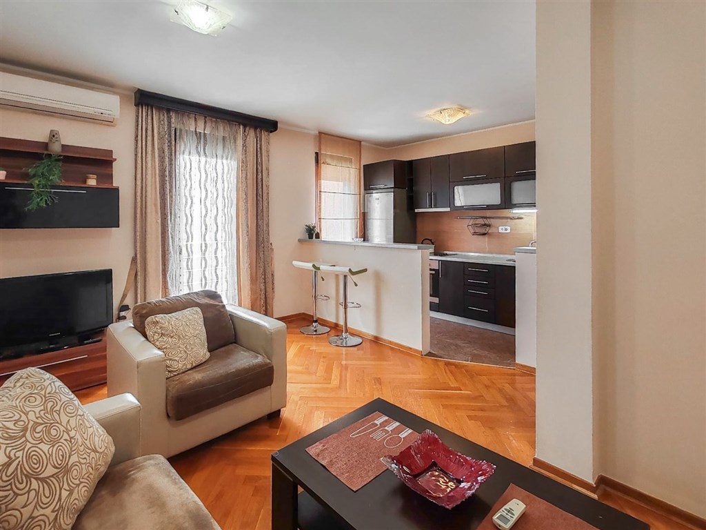 na-prodej-svetly-tri-loznicovy-apartman-v-budve-cerna-hora