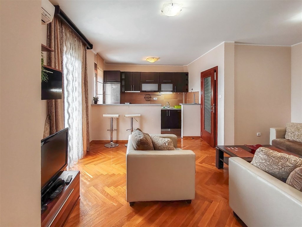 na-prodej-svetly-tri-loznicovy-apartman-v-budve-cerna-hora