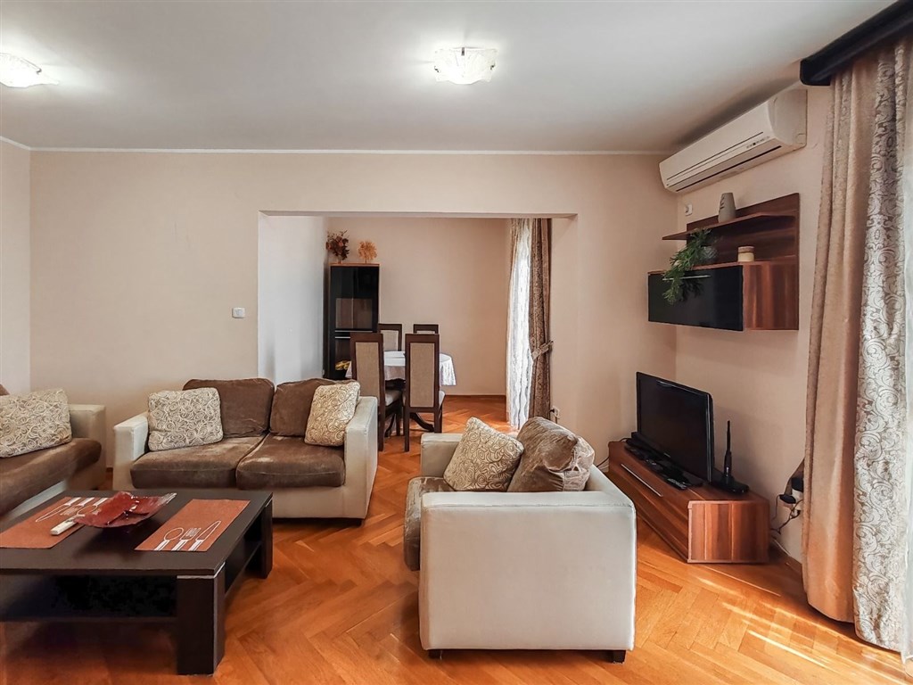 na-prodej-svetly-tri-loznicovy-apartman-v-budve-cerna-hora
