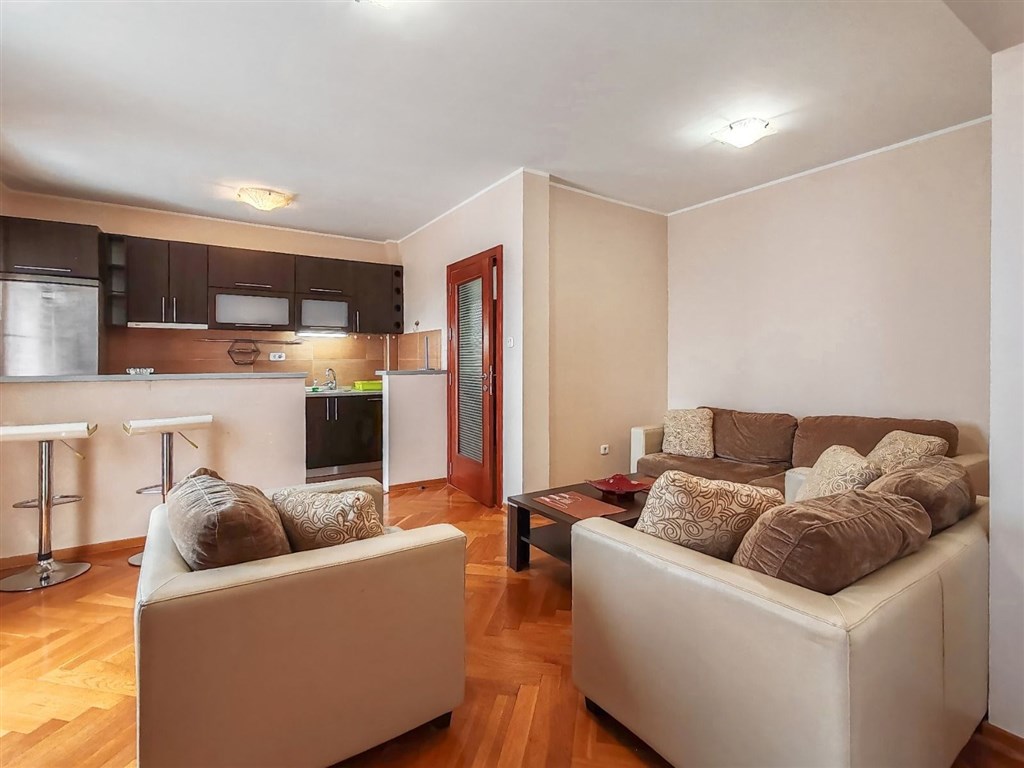 na-prodej-svetly-tri-loznicovy-apartman-v-budve-cerna-hora