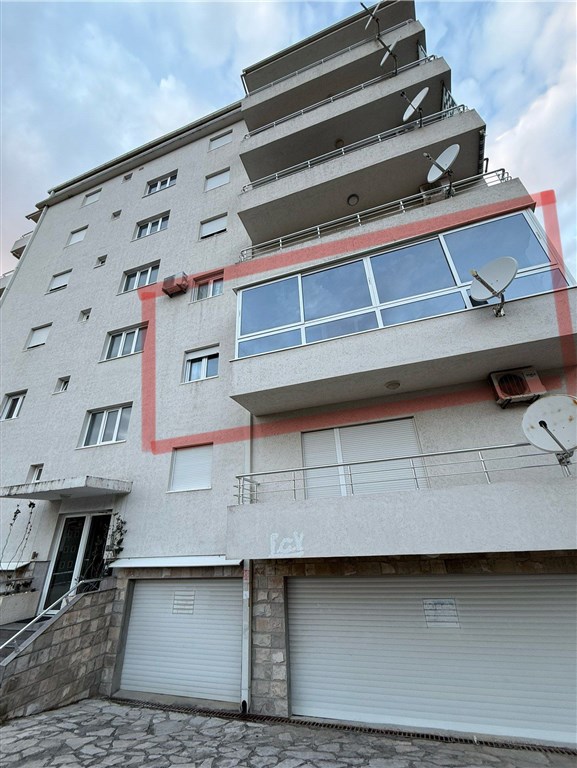 na-prodej-apartman-s-vema-loznicemi-pobliz-plaze-v-becici-cerne-hora