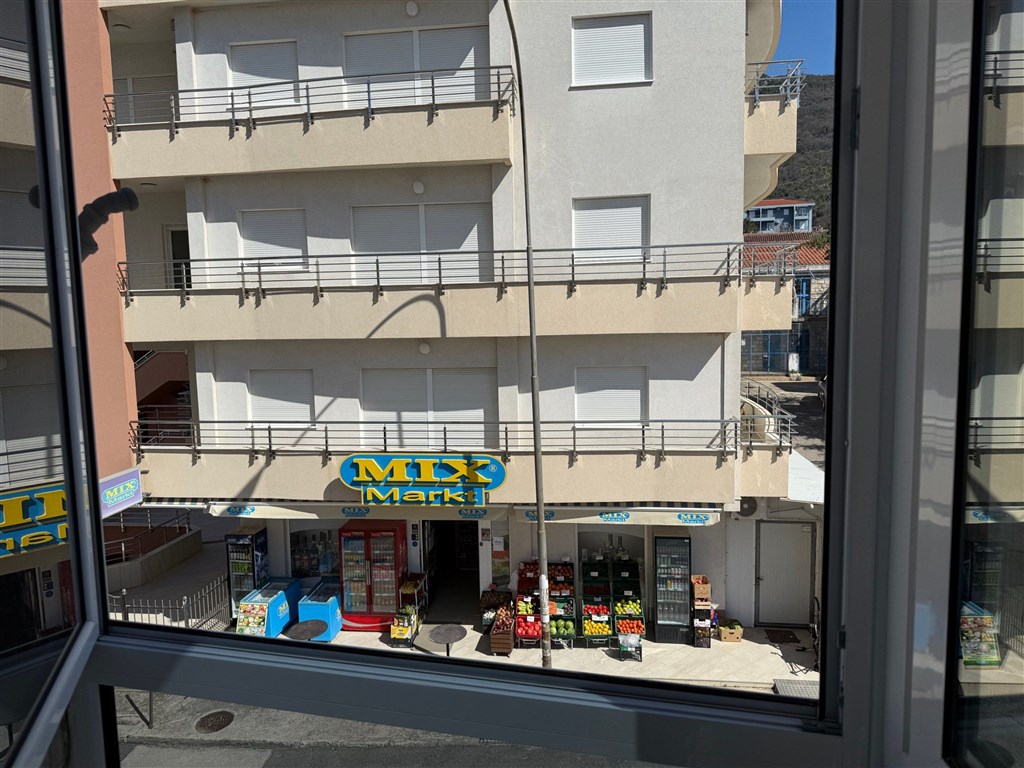 na-prodej-apartman-s-vema-loznicemi-pobliz-plaze-v-becici-cerne-hora