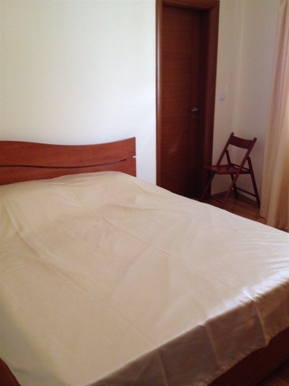na-prodej-apartman-s-vema-loznicemi-pobliz-plaze-v-becici-cerne-hora