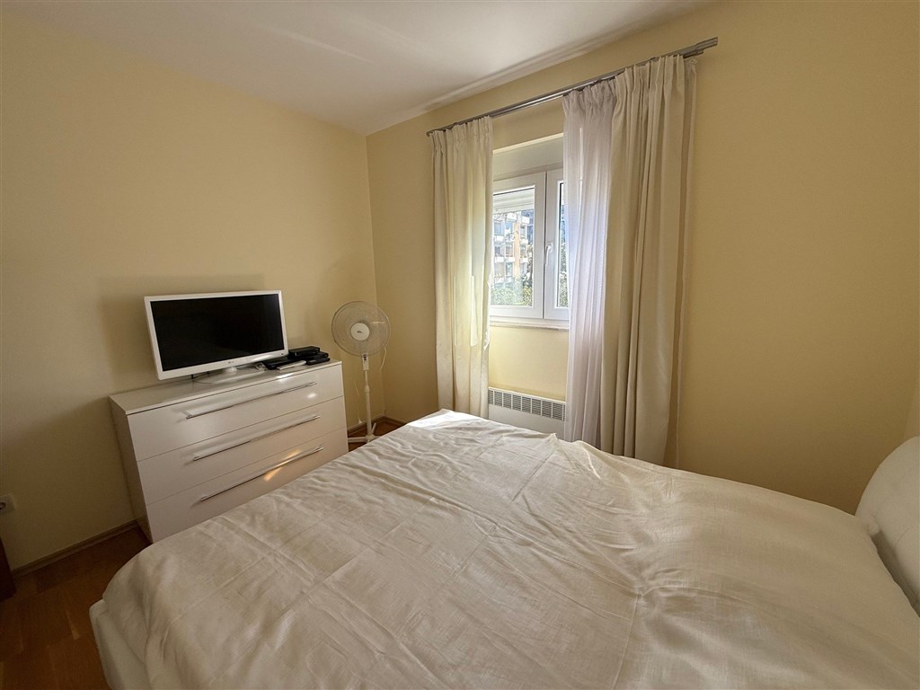 na-prodej-apartman-s-dvema-loznicemi-pobliz-plaze-v-becici-cerne-hora
