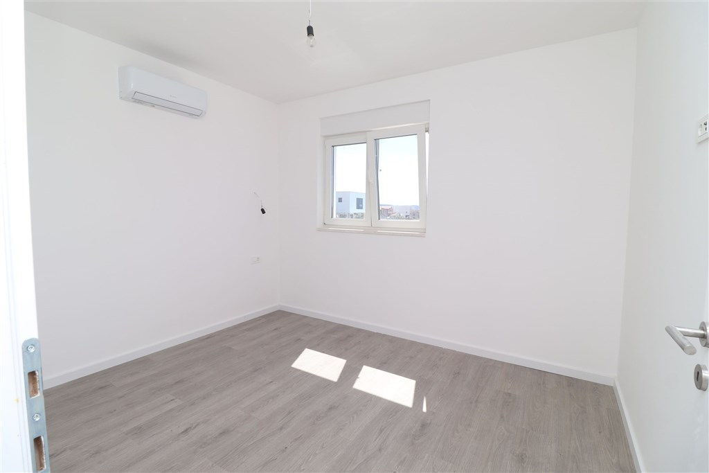 na-prodej-novy-mezonetovy-apartman-se-stresni-terasou-a-castecnym-vyhledem-na-more-vodice-chorvatsko