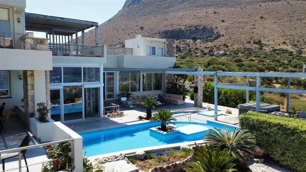 na-prodej-elegantni-vila-s-panoramatickym-vyhledem-na-more-a-zapad-slunce-v-kokkino-chorio-kreta-recko