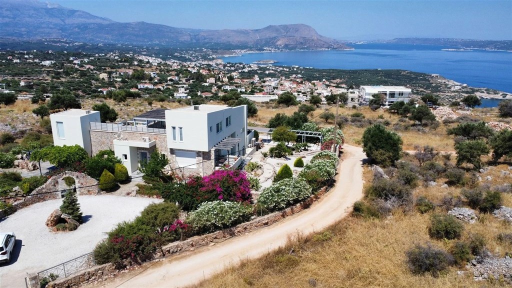 na-prodej-elegantni-vila-s-panoramatickym-vyhledem-na-more-a-zapad-slunce-v-kokkino-chorio-kreta-recko