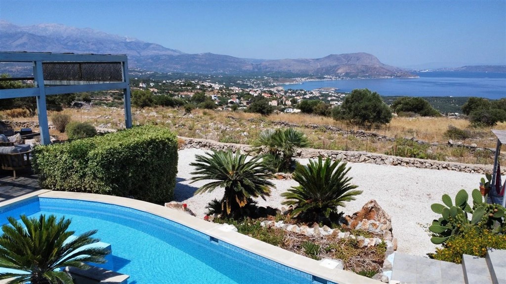 na-prodej-elegantni-vila-s-panoramatickym-vyhledem-na-more-a-zapad-slunce-v-kokkino-chorio-kreta-recko