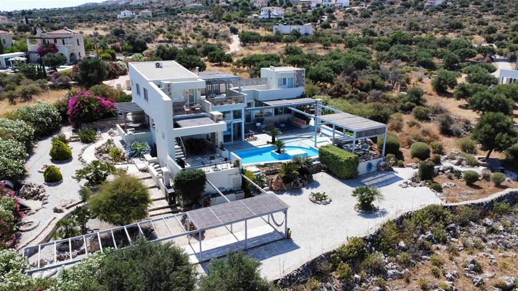 na-prodej-elegantni-vila-s-panoramatickym-vyhledem-na-more-a-zapad-slunce-v-kokkino-chorio-kreta-recko