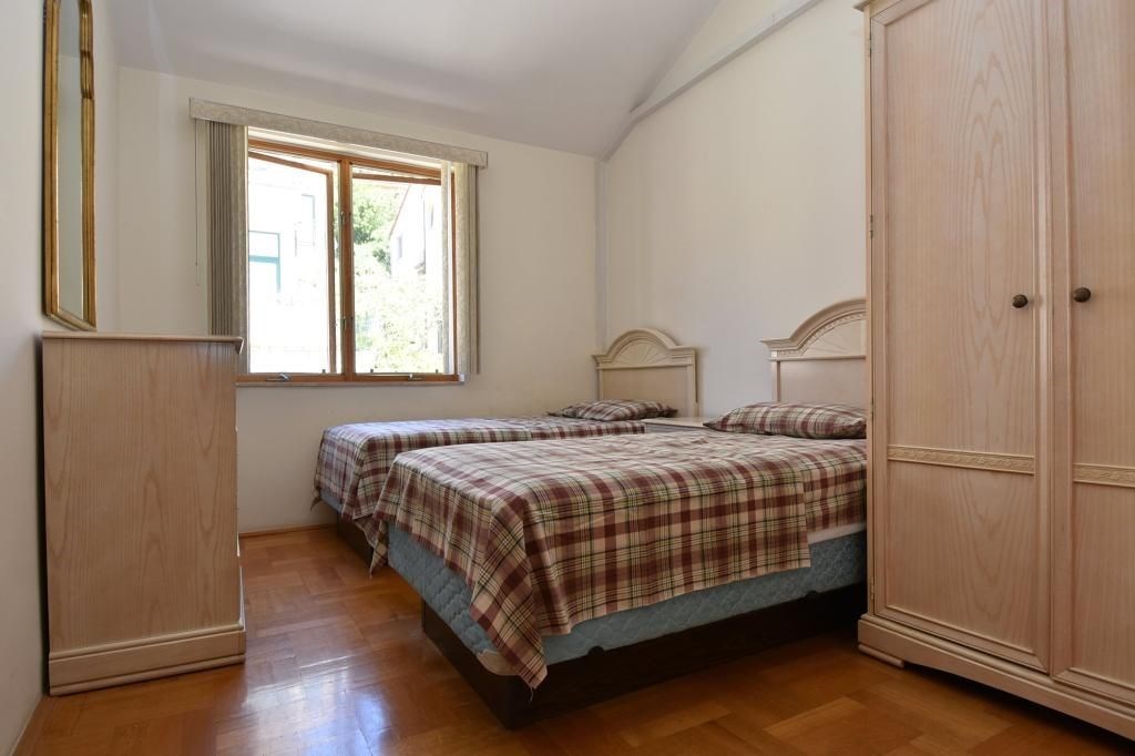 na-prodej-apartmanovy-dum-v-1-rade-od-more-murter-chorvatsko