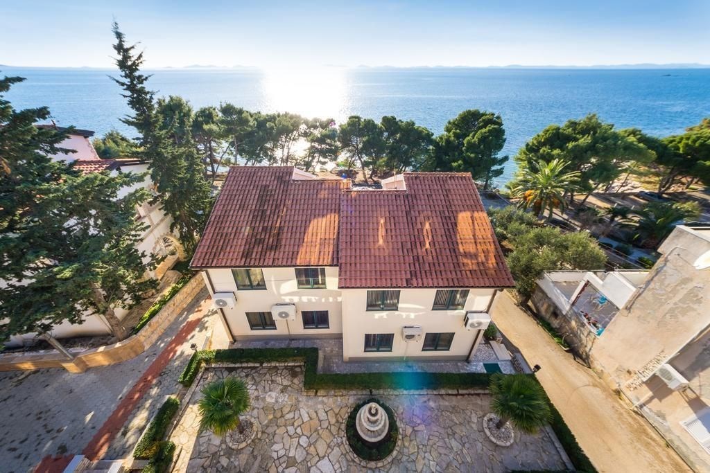 na-prodej-apartmanovy-dum-v-1-rade-od-more-murter-chorvatsko