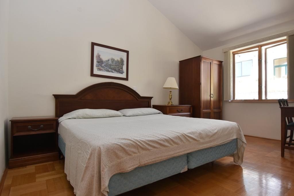 na-prodej-apartmanovy-dum-v-1-rade-od-more-murter-chorvatsko