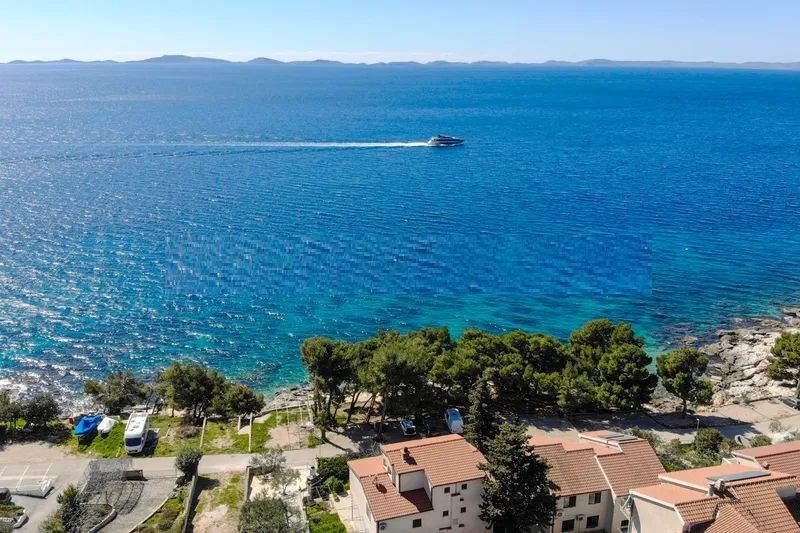 na-prodej-apartmanovy-dum-v-1-rade-od-more-murter-chorvatsko