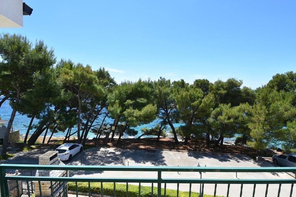 na-prodej-apartmanovy-dum-v-1-rade-od-more-murter-chorvatsko