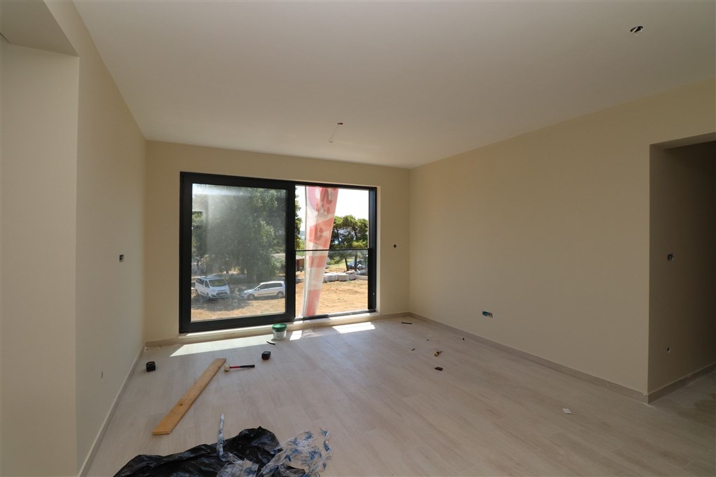 na-prodej-luxusni-apartman-se-3-loznicemi-a-vyhledem-na-more-v-blizkosti-plaze-vodice-chorvatsko