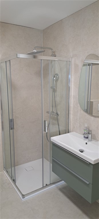 na-prodej-novy-apartman-s-bazenem-s-panoramatickym-vyhledem-na-more-a-v-blizkosti-plaze-razanj-chorvatsko