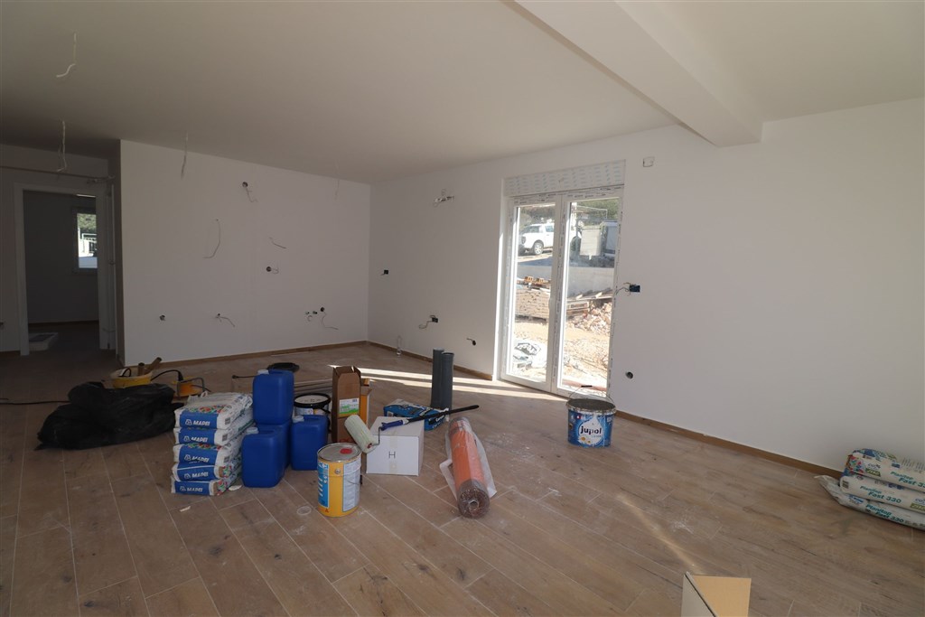 na-prodej-novy-apartman-s-bazenem-s-panoramatickym-vyhledem-na-more-a-v-blizkosti-plaze-razanj-chorvatsko