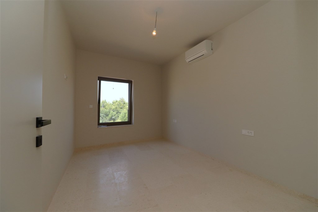 na-prodej-prostorny-novy-apartman-se-3-loznicemi-a-panoramatickym-vyhledem-na-more-vodice-chorvatsko