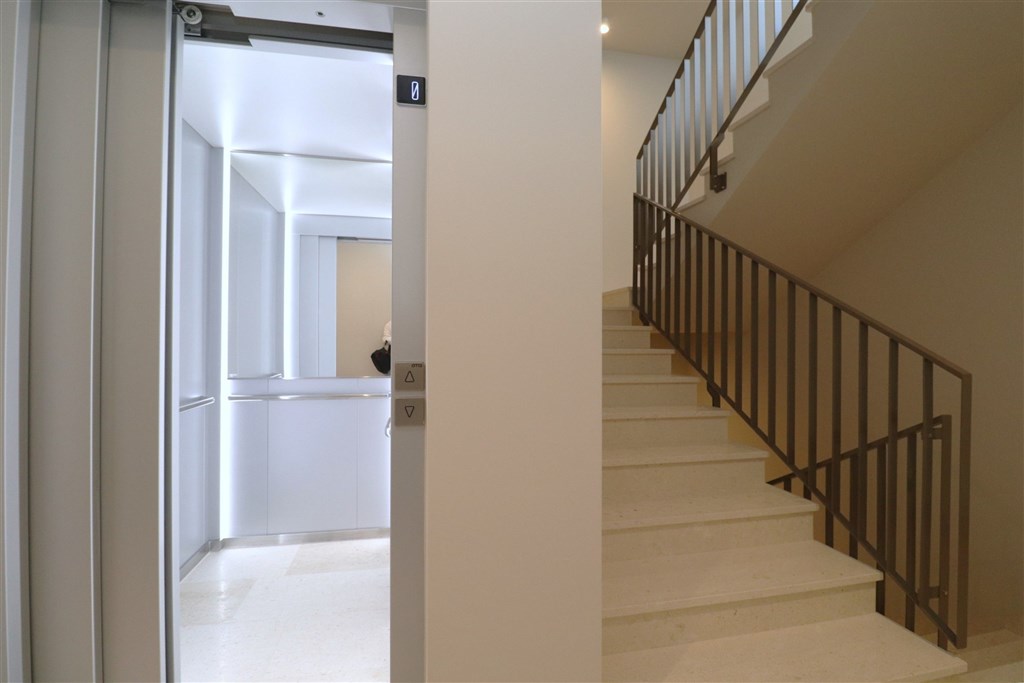 na-prodej-prostorny-novy-apartman-se-3-loznicemi-a-panoramatickym-vyhledem-na-more-vodice-chorvatsko