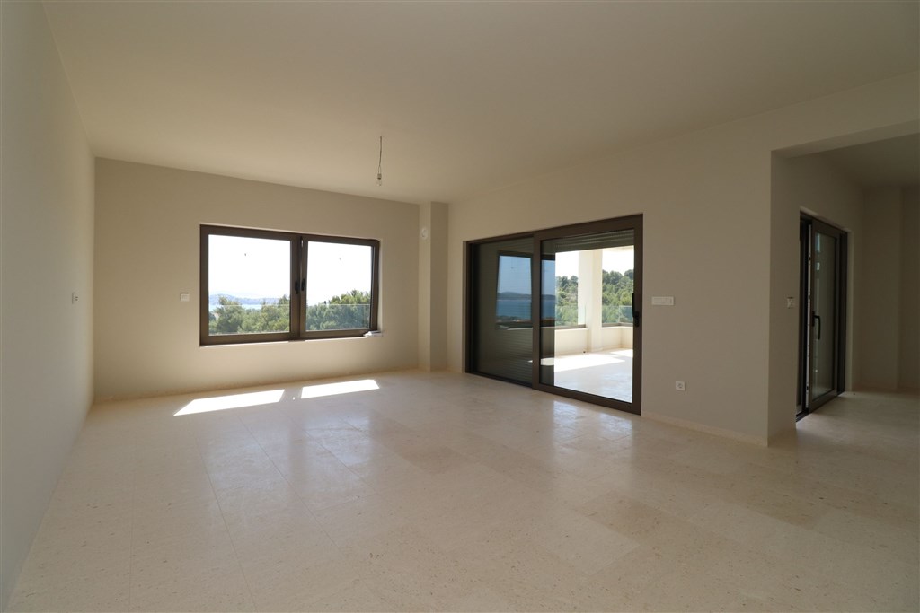 na-prodej-prostorny-novy-apartman-se-3-loznicemi-a-panoramatickym-vyhledem-na-more-vodice-chorvatsko