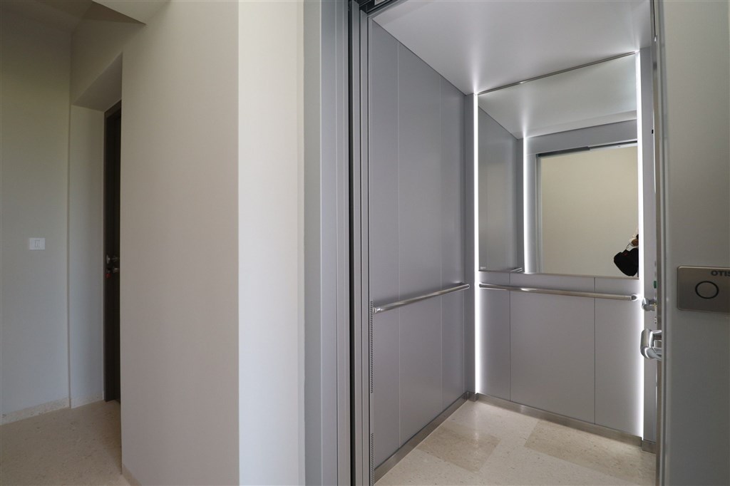 na-prodej-prostorny-novy-apartman-se-3-loznicemi-a-panoramatickym-vyhledem-na-more-vodice-chorvatsko