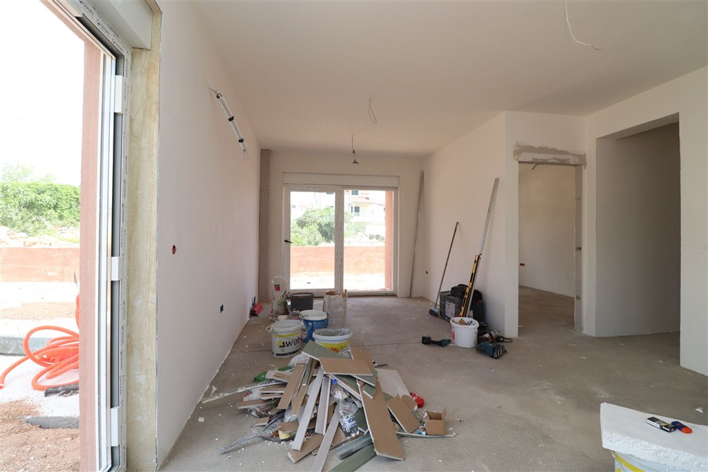 na-prodej-novy-apartman-s-dvorkem-v-blizkosti-more-vodice-chorvatsko