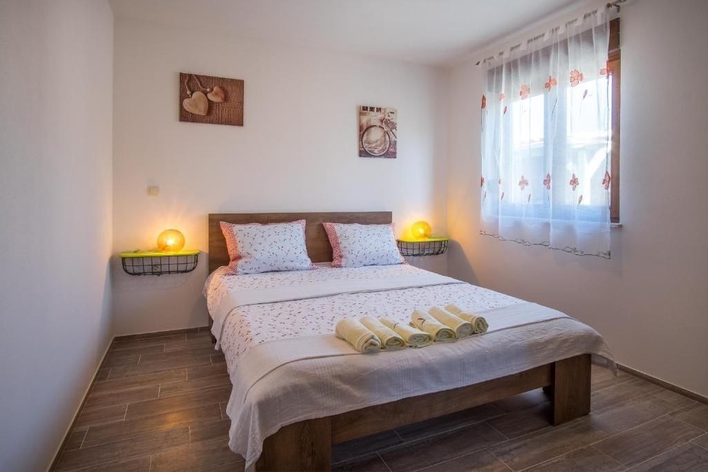 na-prodej-krasna-vila-s-bazenem-a-castecnym-vyhledem-na-more-krk-chorvatsko