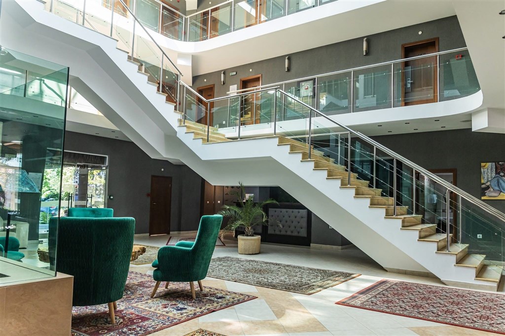 na-prodej-premiovy-hotel-u-more-par-kroku-od-plaze-carevo-bulharsko