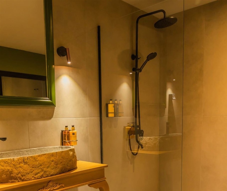 na-prodej-premiovy-hotel-u-more-par-kroku-od-plaze-carevo-bulharsko