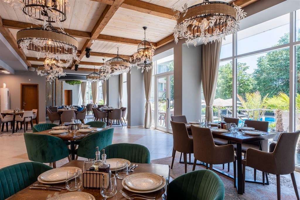 na-prodej-premiovy-hotel-u-more-par-kroku-od-plaze-carevo-bulharsko