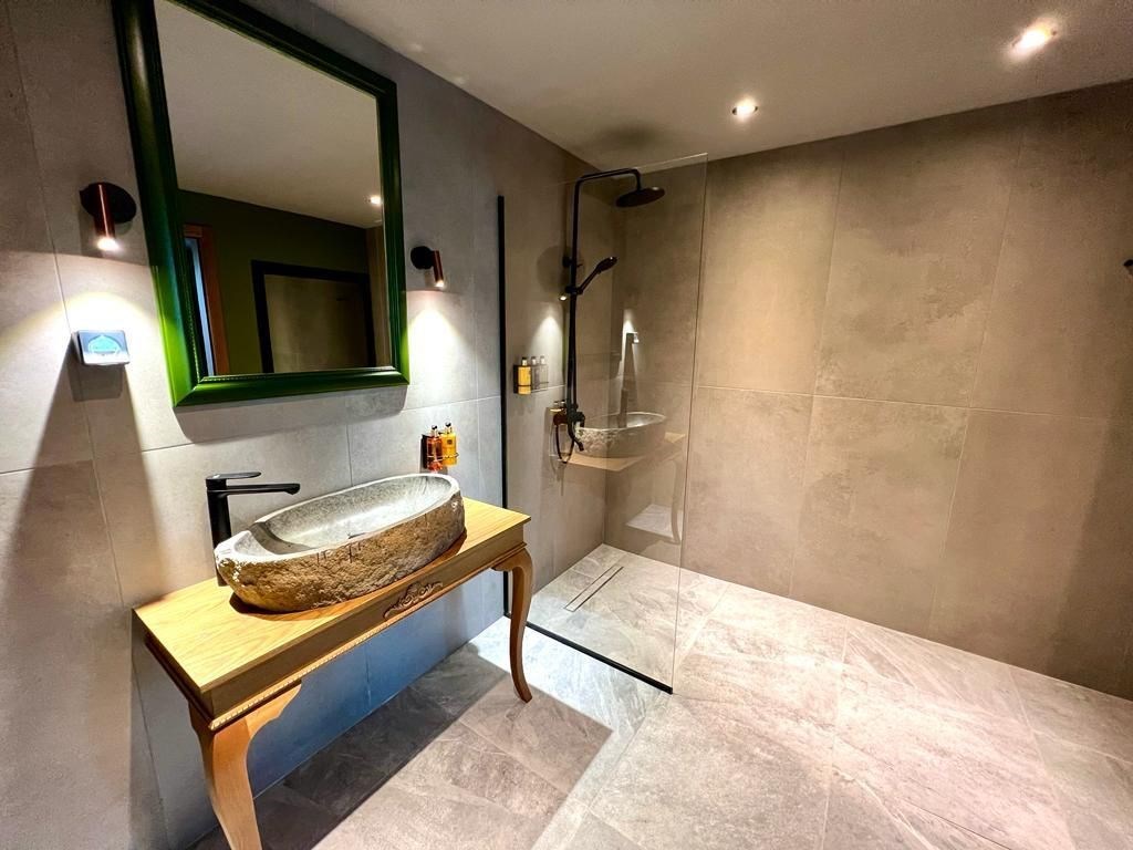 na-prodej-premiovy-hotel-u-more-par-kroku-od-plaze-carevo-bulharsko