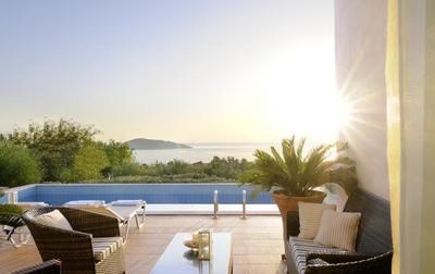Luxusní vila s bazénem a výhledem na zátoku Mirabello, oblast Lassithi, ostrov Kréta, Řecko