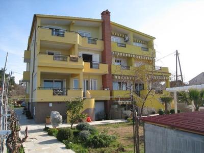 Apartmánový dům v první řadě u moře, oblast Zadar, Chorvatsko