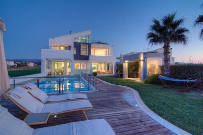 Luxusní vila s bazénem v 1. řadě u moře, Kréta, Řecko