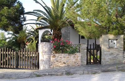 Stylová vila se zahradou blízko pláže a moře na Sithonii, Chalkidiki, Řecko