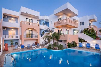 Hotel s bazénem a panoramatickým výhledem na moře, Kréta, Řecko