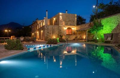 Renovované kamenné sídlo z 19. století s bazénem, Kréta, Řecko